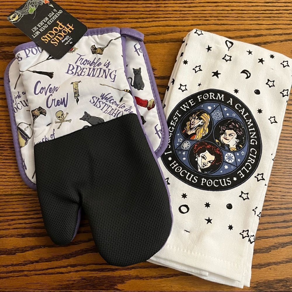 HOCUS POCUS Halloween Kitchen Bundle Oven Mitt Set & Kitchen Towels (Pot Holder)
